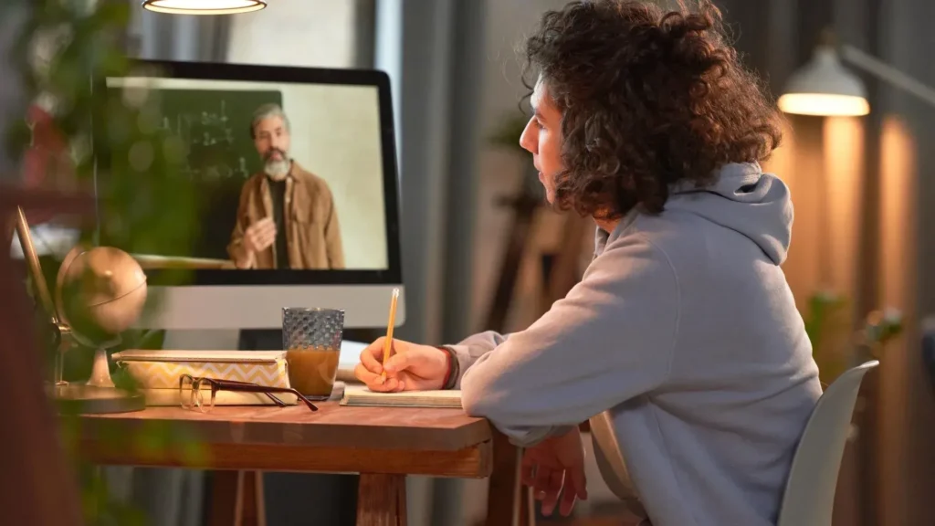 Veja por que fazer pós-graduação EAD em educação infantil.