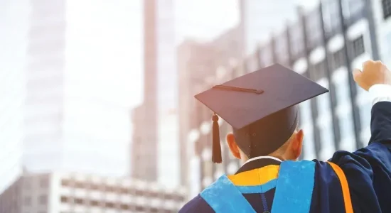 As vantagens e desafios da pos graduacao em educacao EAD formando faveni