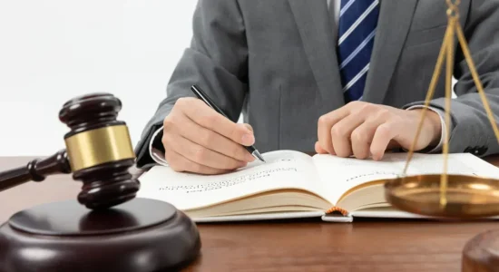 cursando de pós-graduação em direito EAD