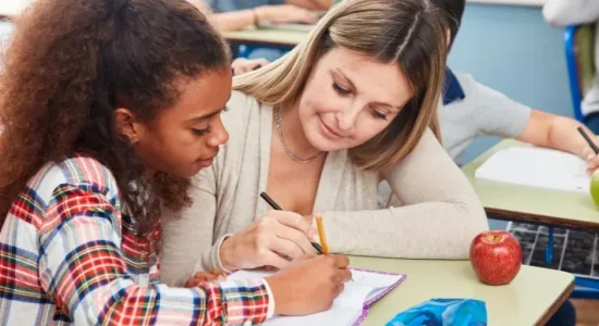 Conheca a pos graduacao em neuropsicopedagogia ead crianca aprendendo faveni