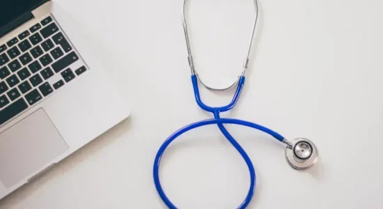 descubra como uma pos graduacao em saude ead auxilia seu curriculo