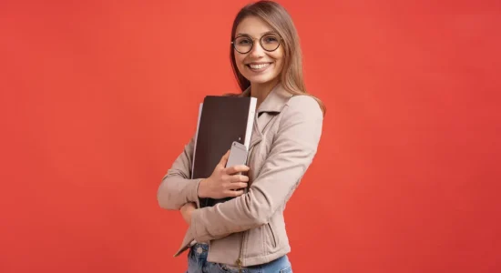 estudante de pós-graduação Faveni na área de letras